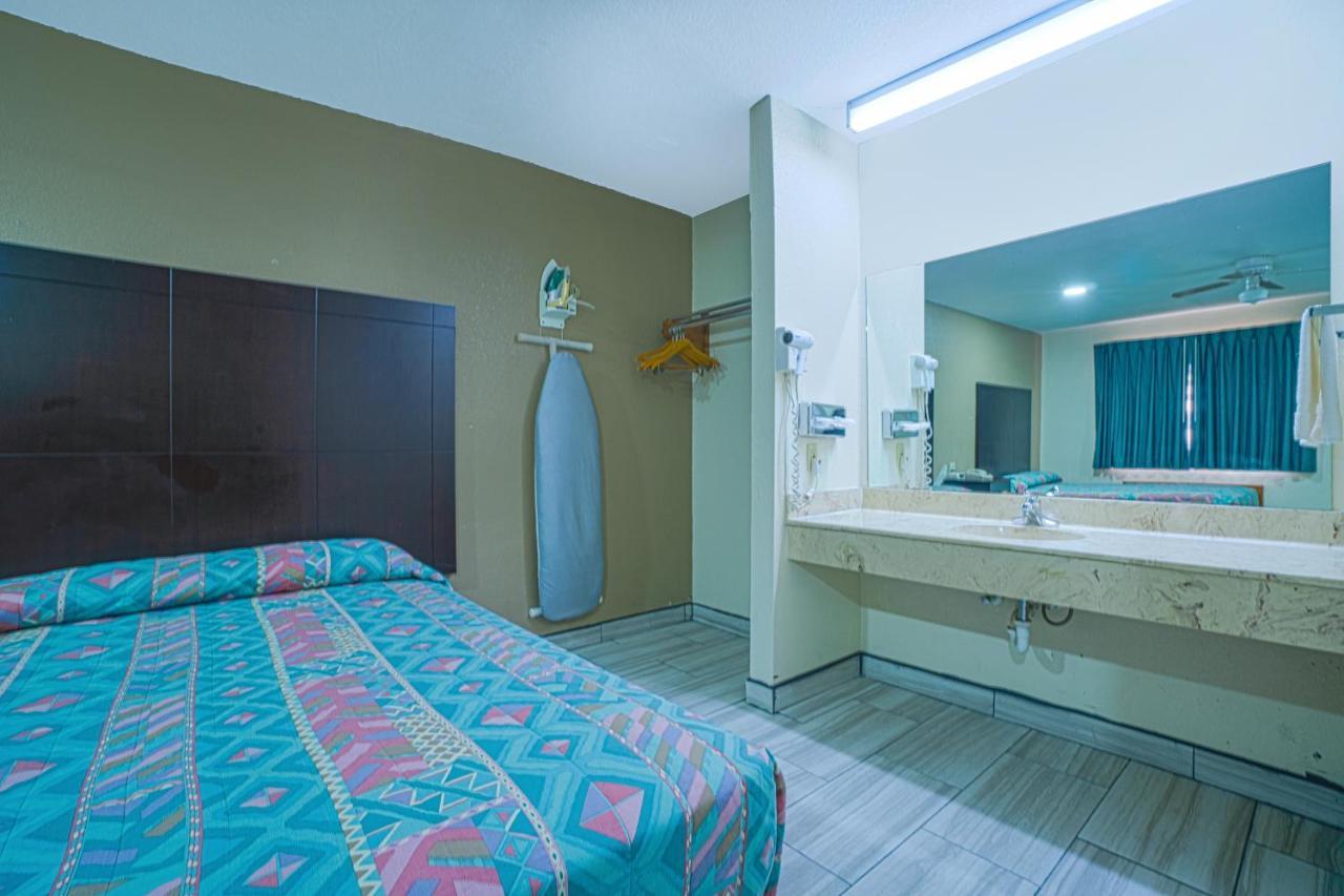 Texas Inn San Benito Near Harlingen מראה חיצוני תמונה