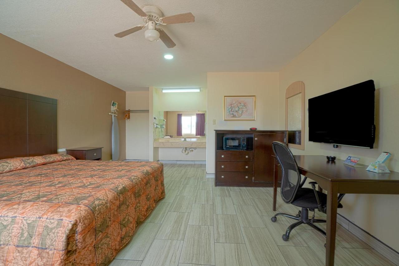 Texas Inn San Benito Near Harlingen מראה חיצוני תמונה