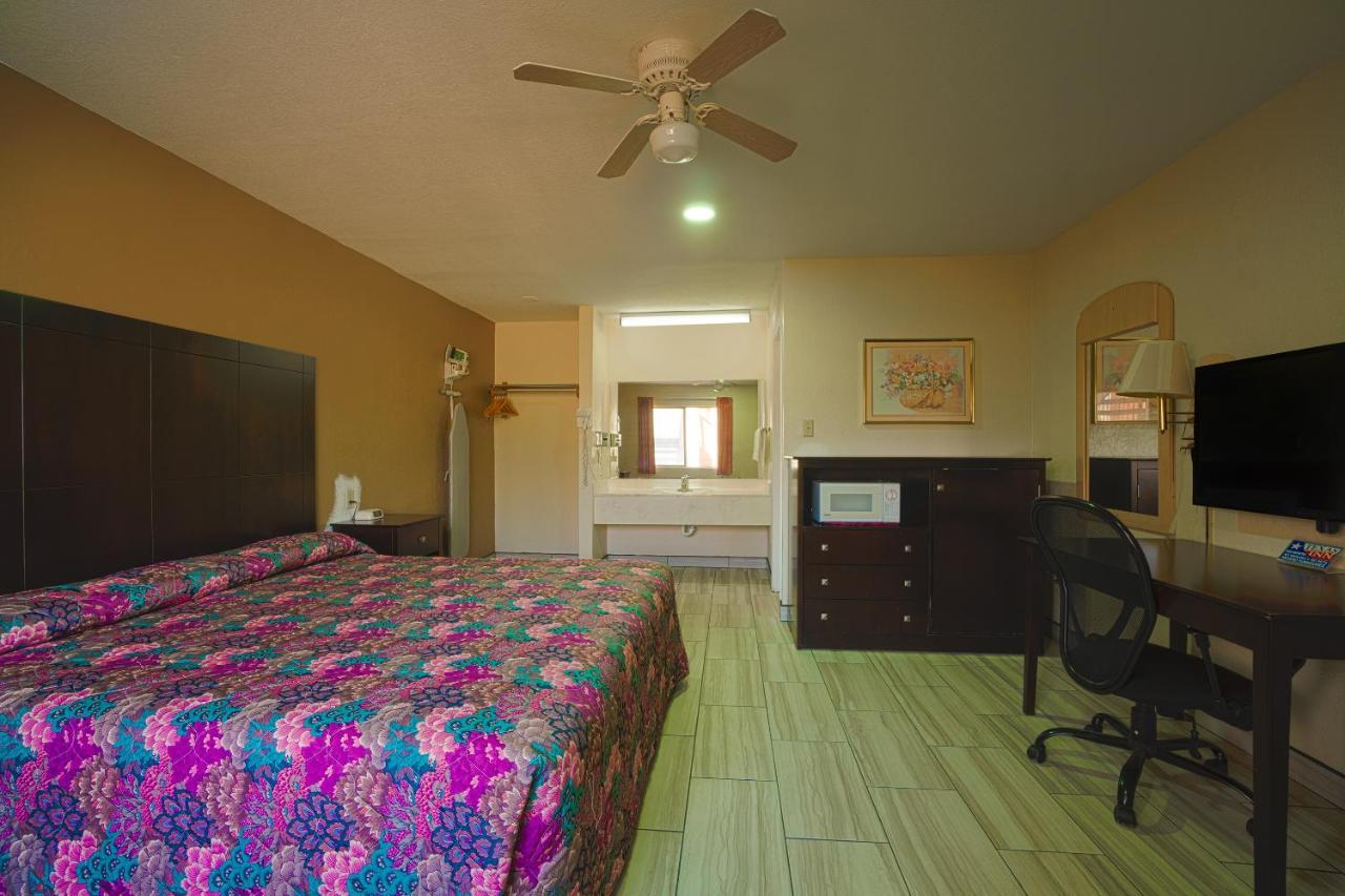 Texas Inn San Benito Near Harlingen מראה חיצוני תמונה