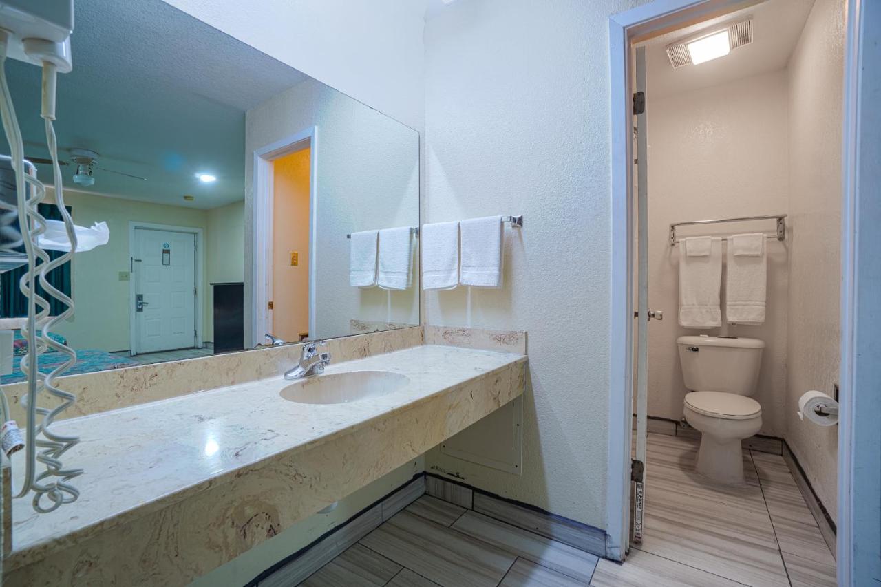 Texas Inn San Benito Near Harlingen מראה חיצוני תמונה