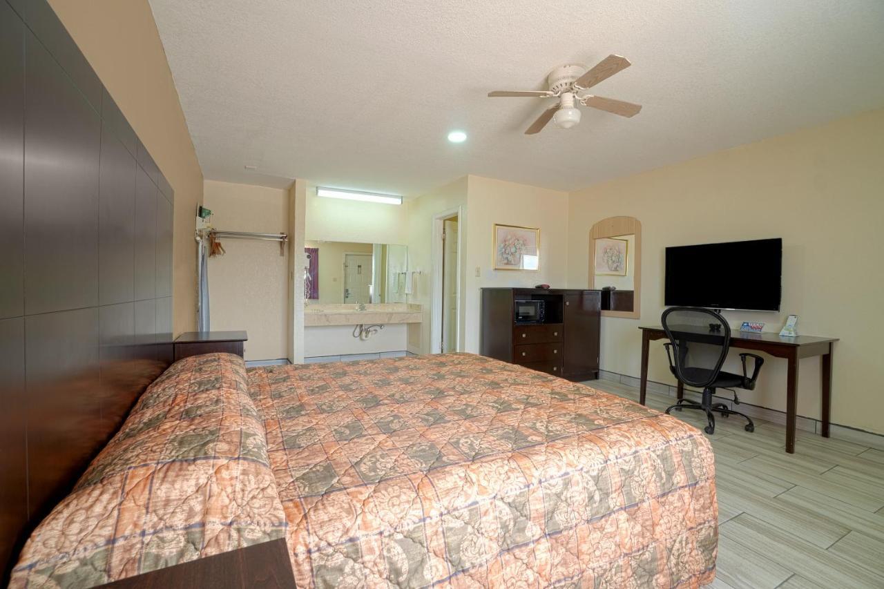 Texas Inn San Benito Near Harlingen מראה חיצוני תמונה