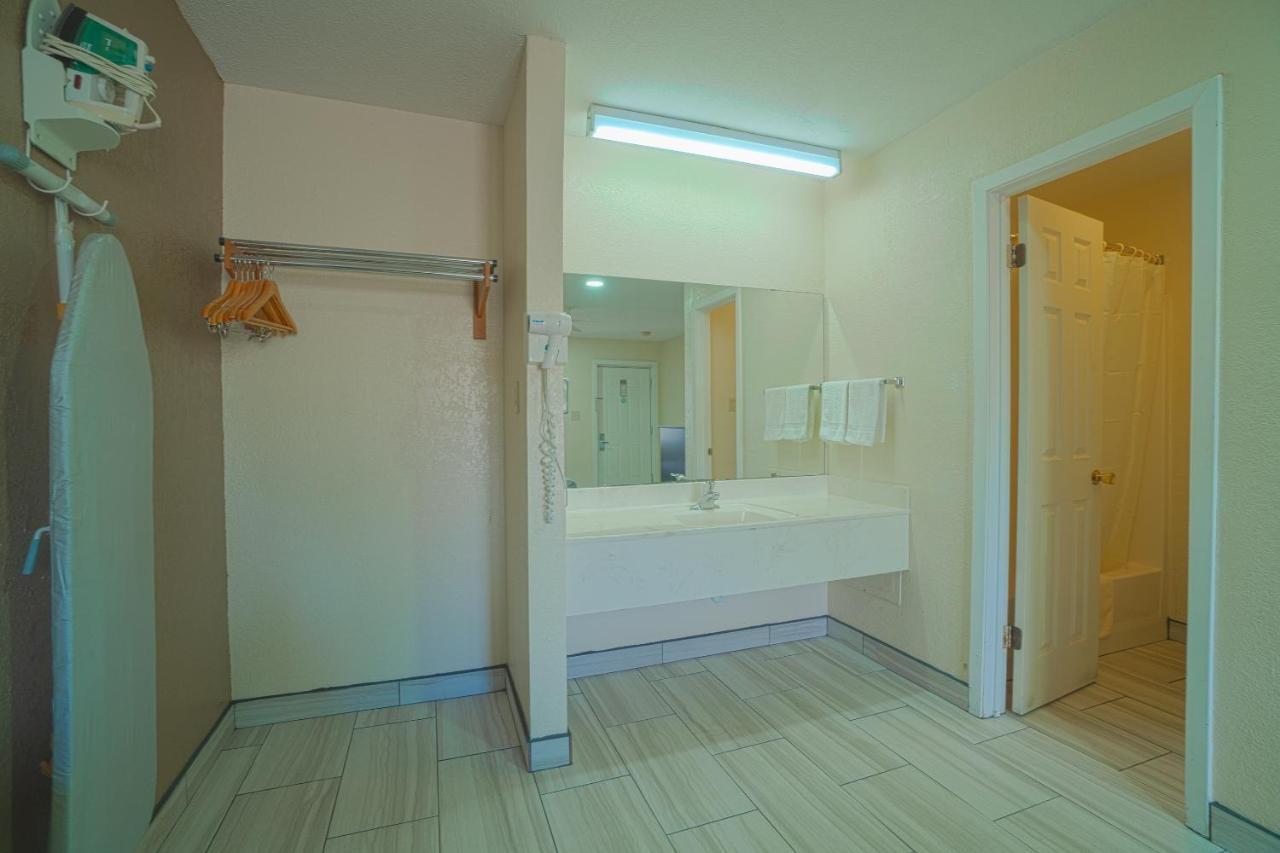 Texas Inn San Benito Near Harlingen מראה חיצוני תמונה