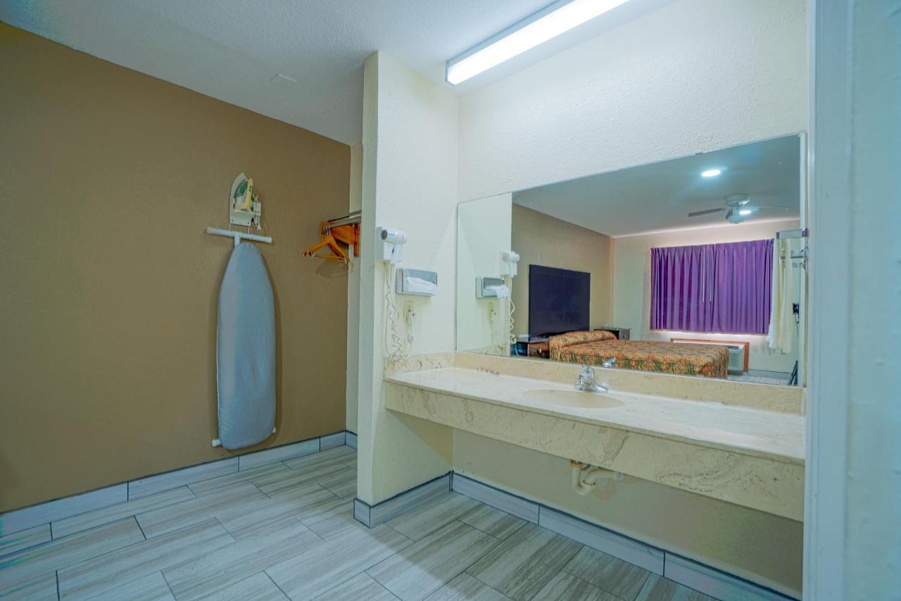 Texas Inn San Benito Near Harlingen מראה חיצוני תמונה