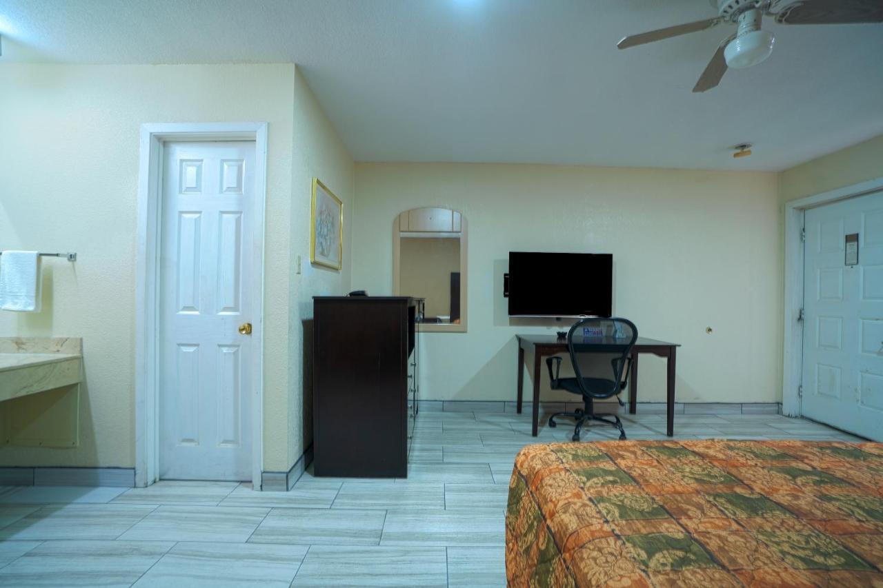 Texas Inn San Benito Near Harlingen מראה חיצוני תמונה
