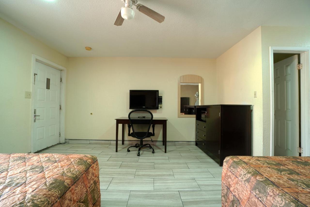 Texas Inn San Benito Near Harlingen מראה חיצוני תמונה