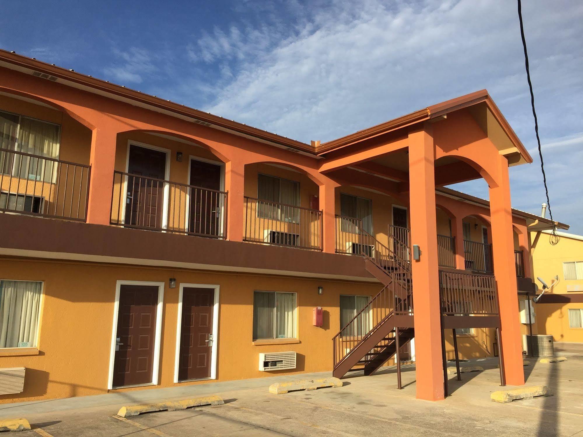 Texas Inn San Benito Near Harlingen מראה חיצוני תמונה